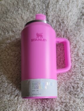 NEW  STANLEY 64oz. Pink Popsicle Flowstate Quencher H20